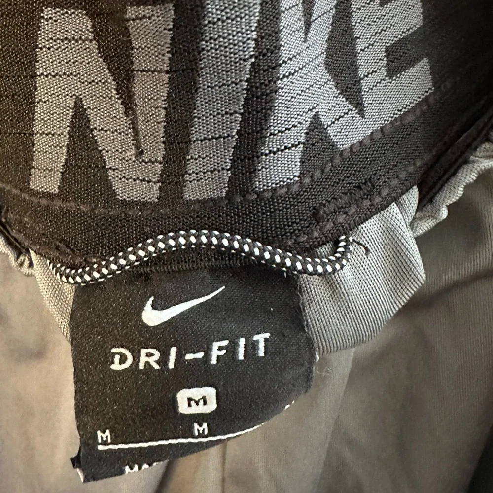 Nike Dri-FIT Boys Gray Athletic Shorts Elastic Waist Gym Training Youth Medium